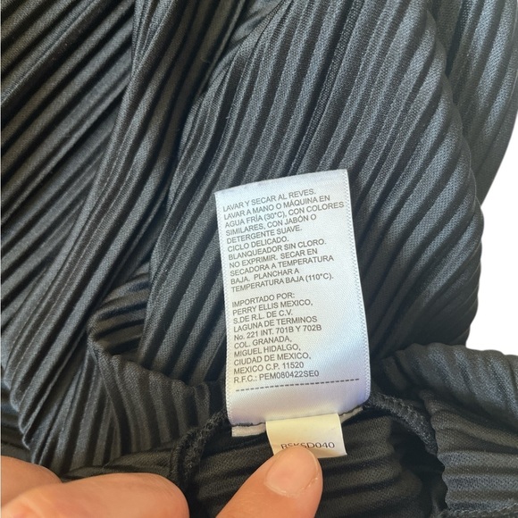 Rafaella LINED PLISSE TOP Black Size Large - Picture 7 of 8